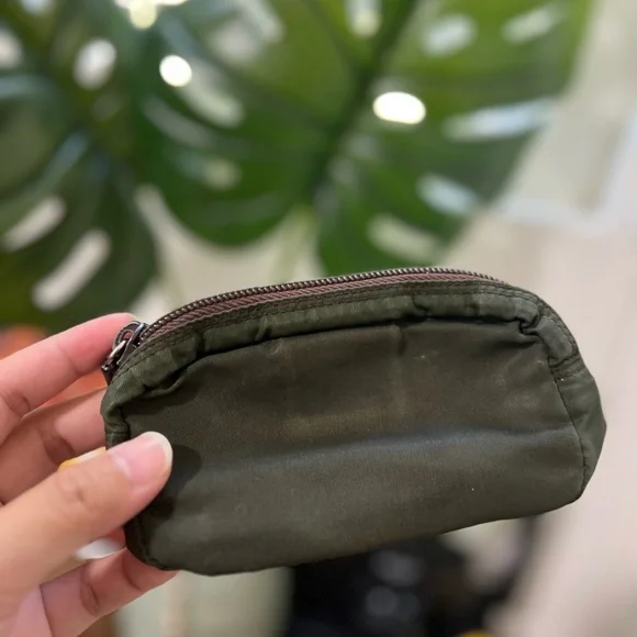 •PRICE FIRM•AUTHENTIC PRADA Small Nylon Pouch - Picture 5 of 7